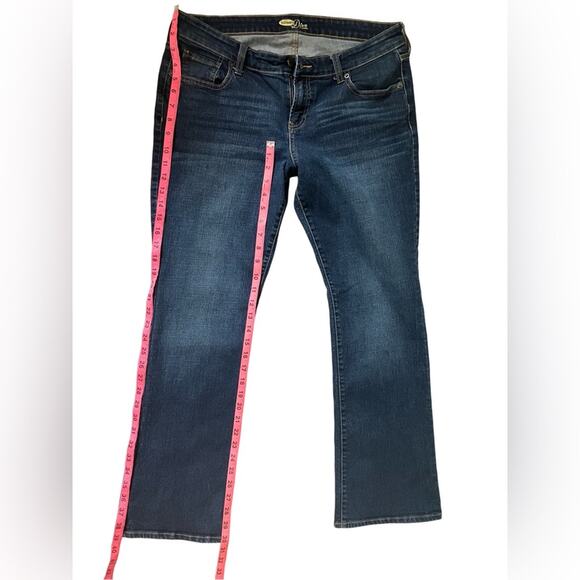 Old Navy The Diva Flare Leg Jeans - Picture 8 of 9